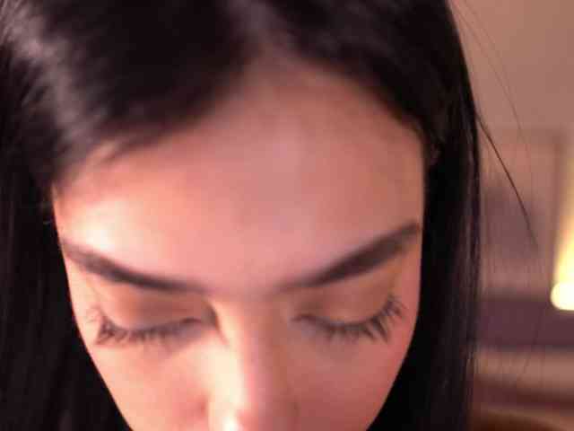 ElleDiane webcam