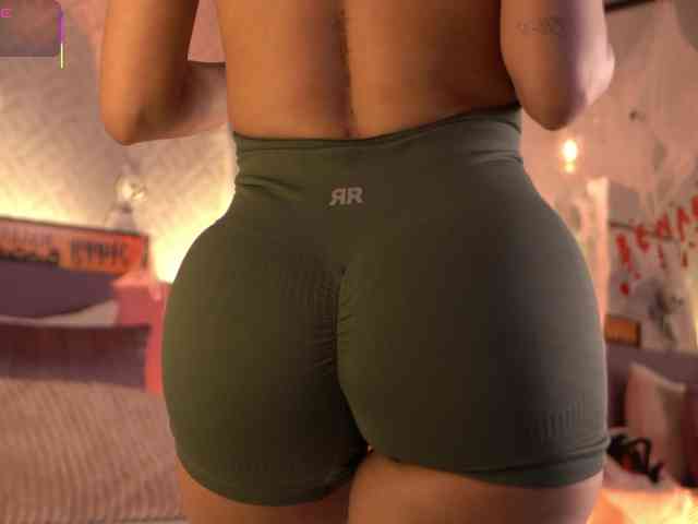 ElleDiane webcam