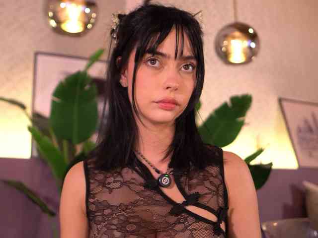 ElleDiane webcam