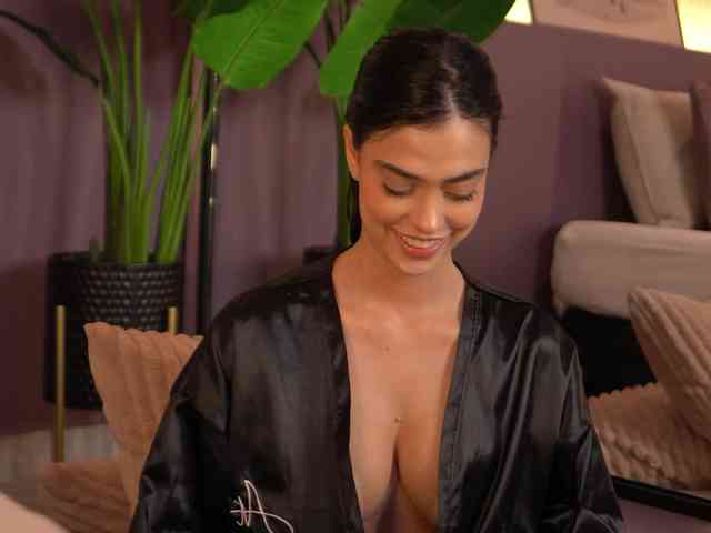 ElleDiane webcam