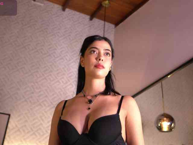ElleDiane webcam