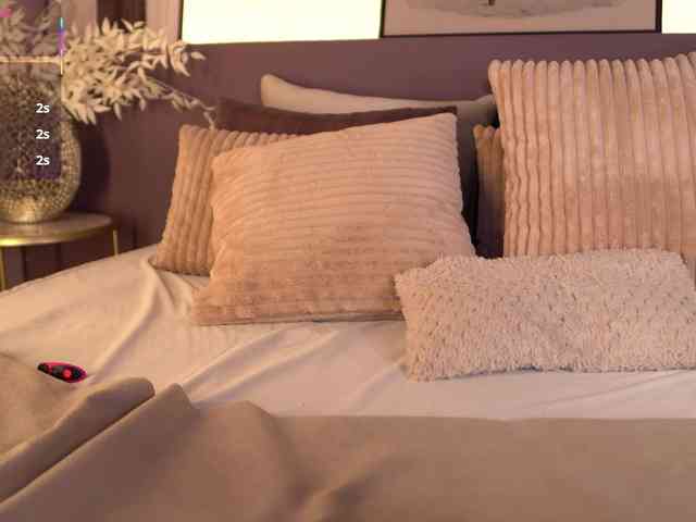 ElleDiane webcam