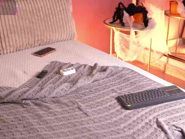 ElleDiane webcam
