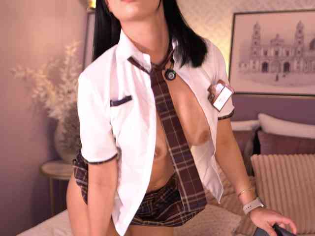 ElleDiane webcam