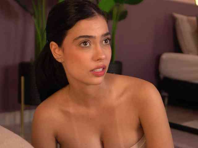 ElleDiane webcam