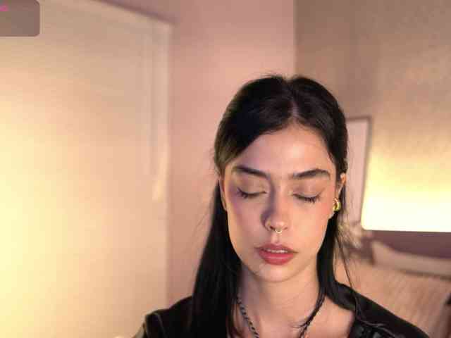 ElleDiane webcam