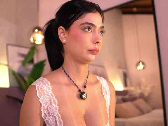 ElleDiane webcam