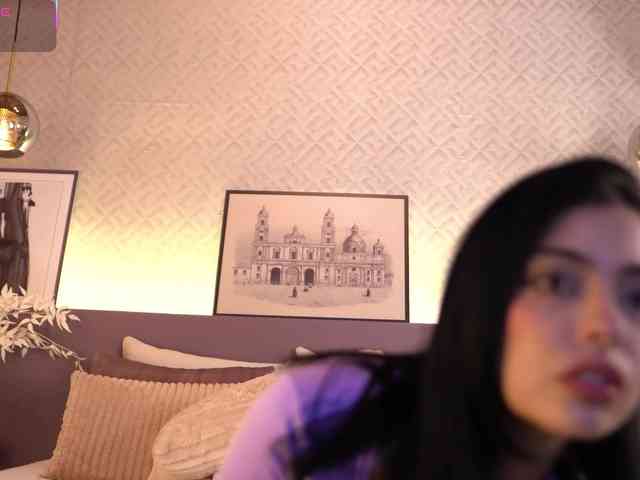 ElleDiane webcam