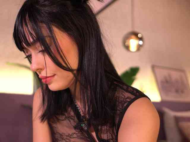 ElleDiane webcam