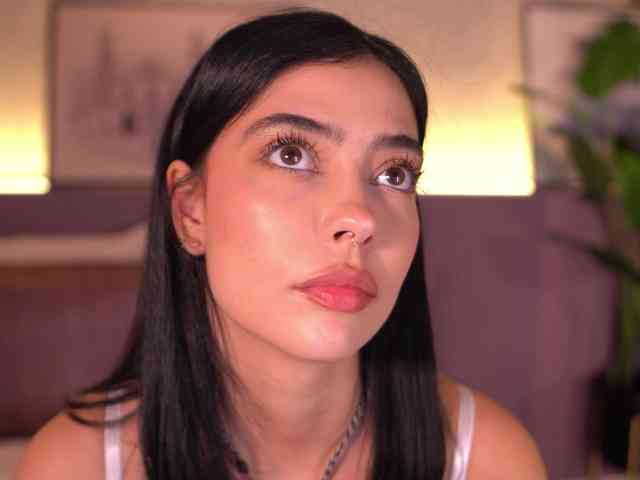 ElleDiane webcam