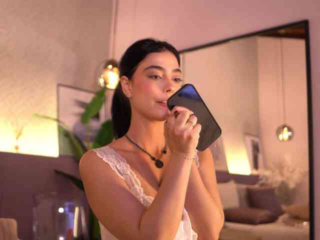 ElleDiane webcam