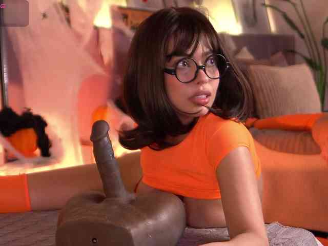 ElleDiane webcam
