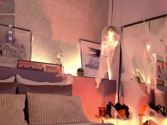 ElleDiane webcam