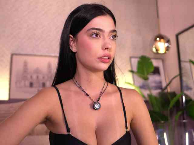 ElleDiane webcam