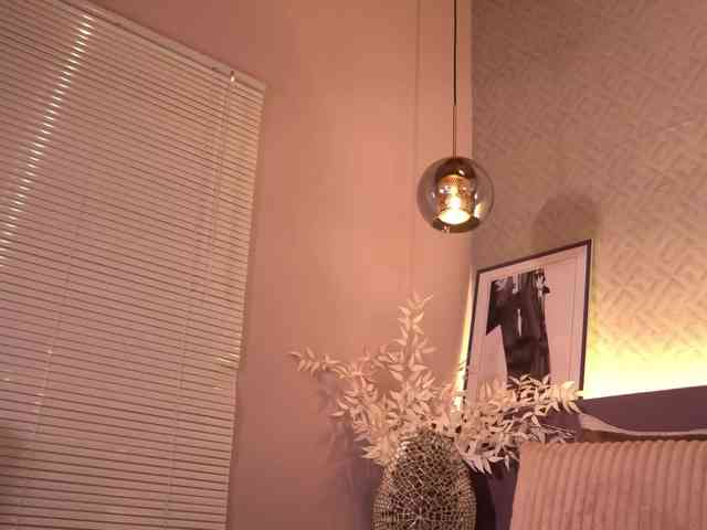 ElleDiane webcam