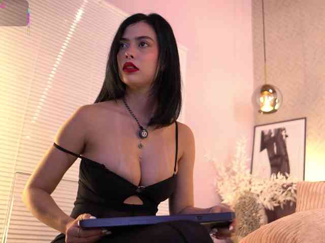 ElleDiane webcam