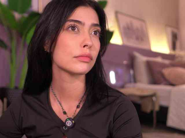 ElleDiane webcam