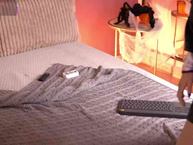ElleDiane webcam