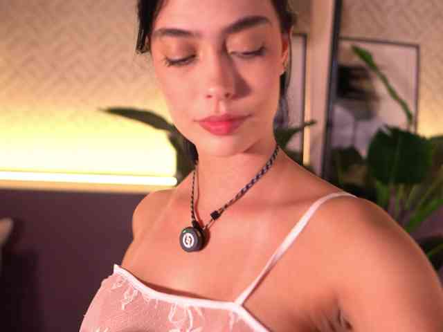 ElleDiane webcam