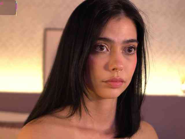 ElleDiane webcam
