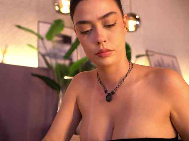 ElleDiane webcam