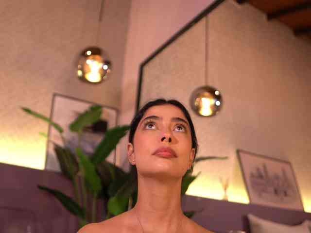 ElleDiane webcam