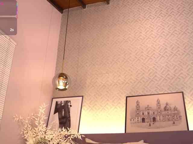 ElleDiane webcam