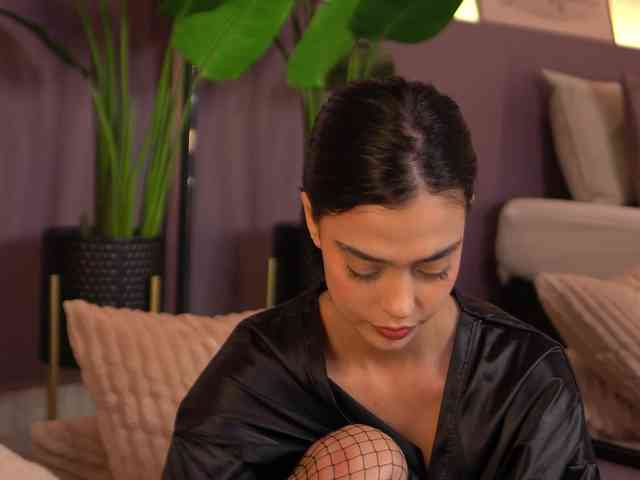 ElleDiane webcam