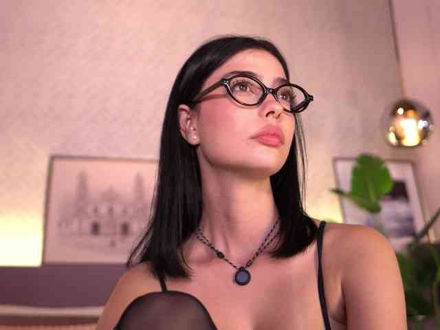 ElleDiane webcam