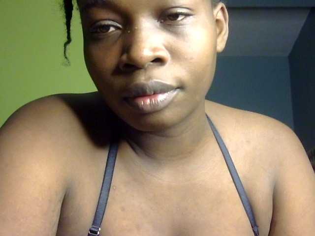 Pretty-horny's BongaCams show and profile