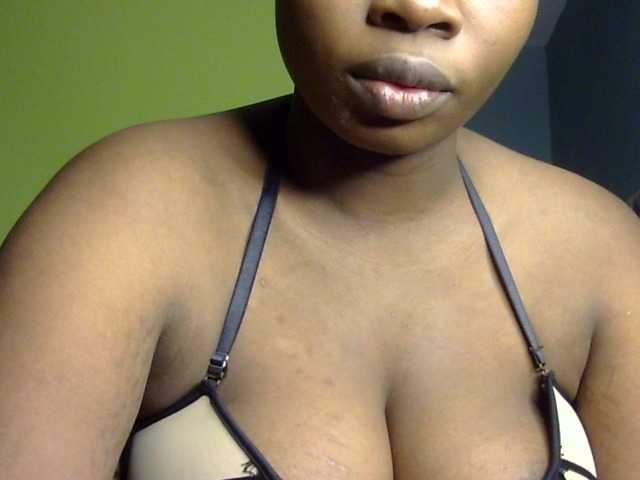 Pretty-horny's BongaCams show and profile