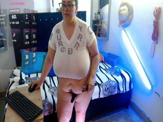 bubis-laru53's BongaCams show and profile