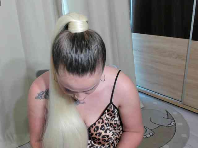 ellyslimdoll webcam