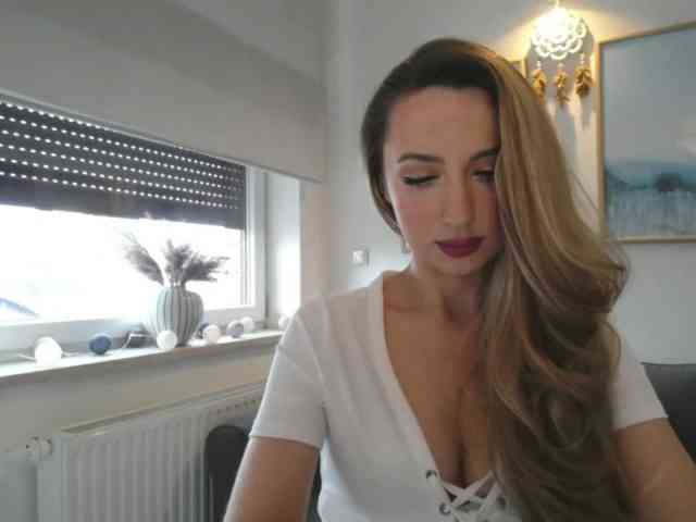 JulietteGlow webcam