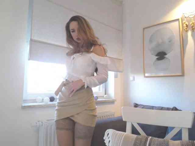 Модель: JulietteGlow