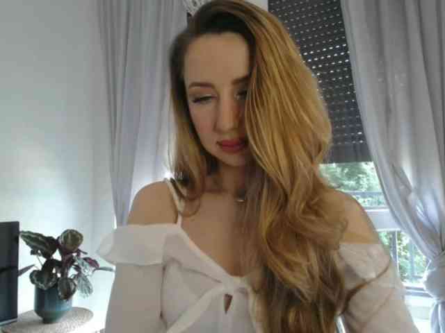 JulietteGlow webcam