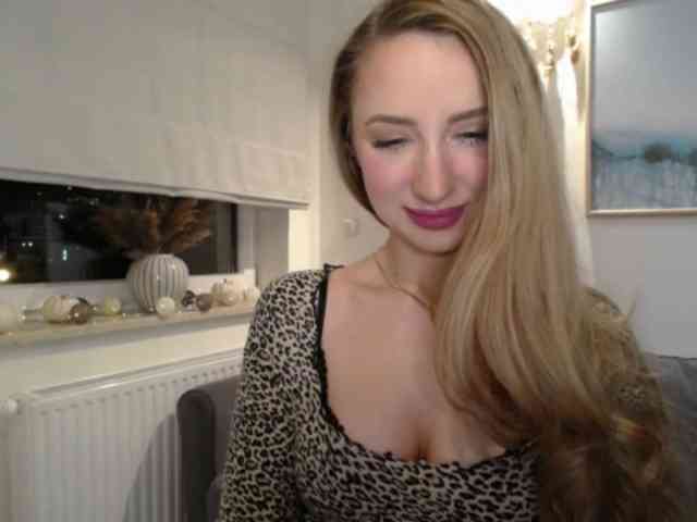 JulietteGlow webcam