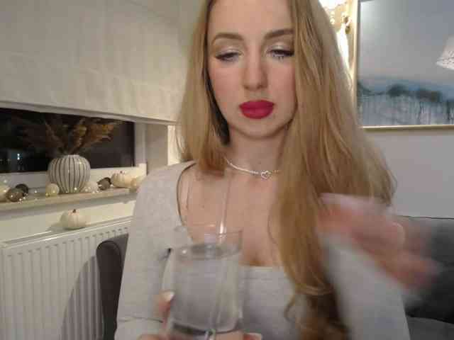 JulietteGlow webcam