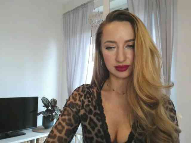 JulietteGlow webcam