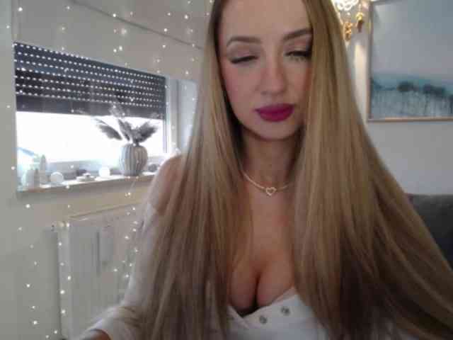 JulietteGlow webcam