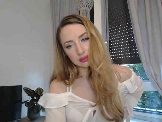 JulietteGlow webcam