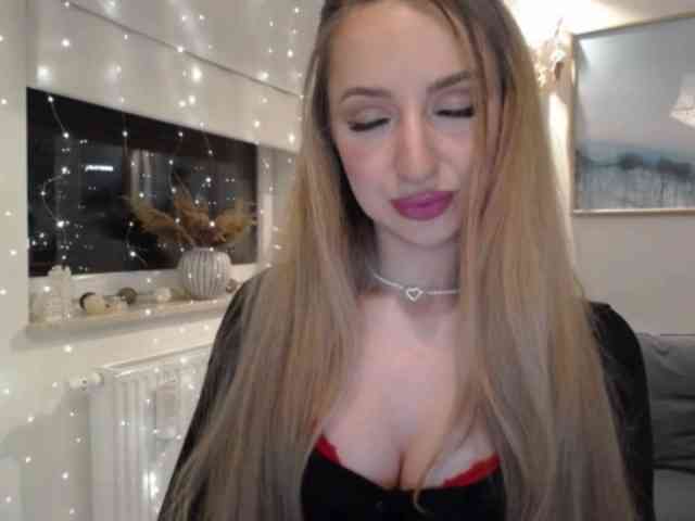 JulietteGlow webcam