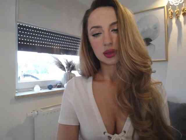 JulietteGlow Live Webcam on BongaCams