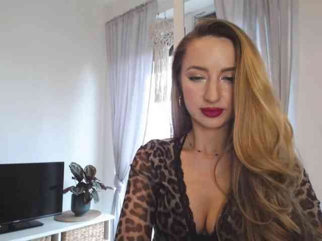JulietteGlow webcam