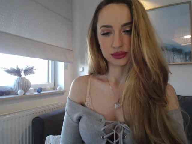 JulietteGlow webcam