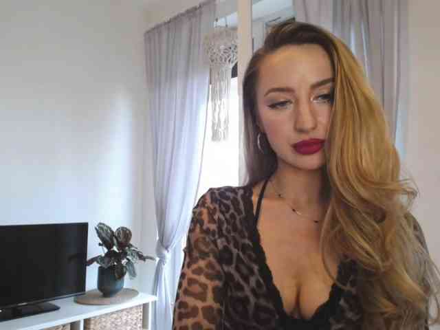 JulietteGlow webcam