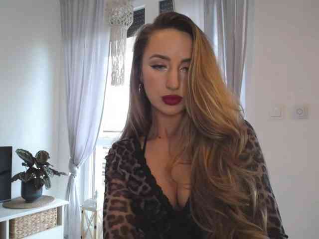 JulietteGlow webcam