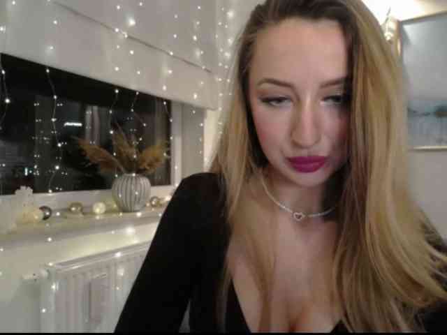 JulietteGlow webcam