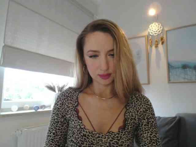 JulietteGlow webcam