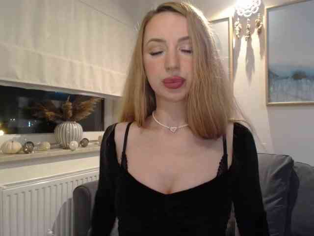 JulietteGlow webcam